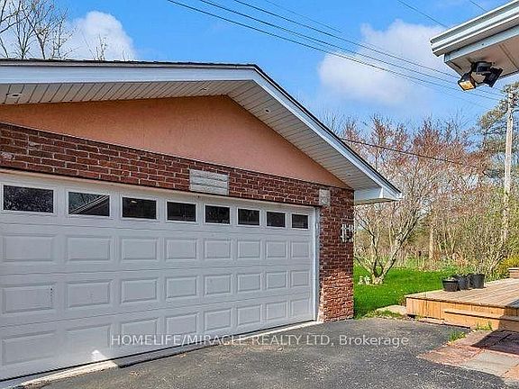 3rd image of 3035 Niagara Blvd