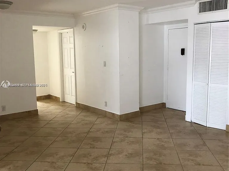 16909 N Bay Rd #711 — Photo 2