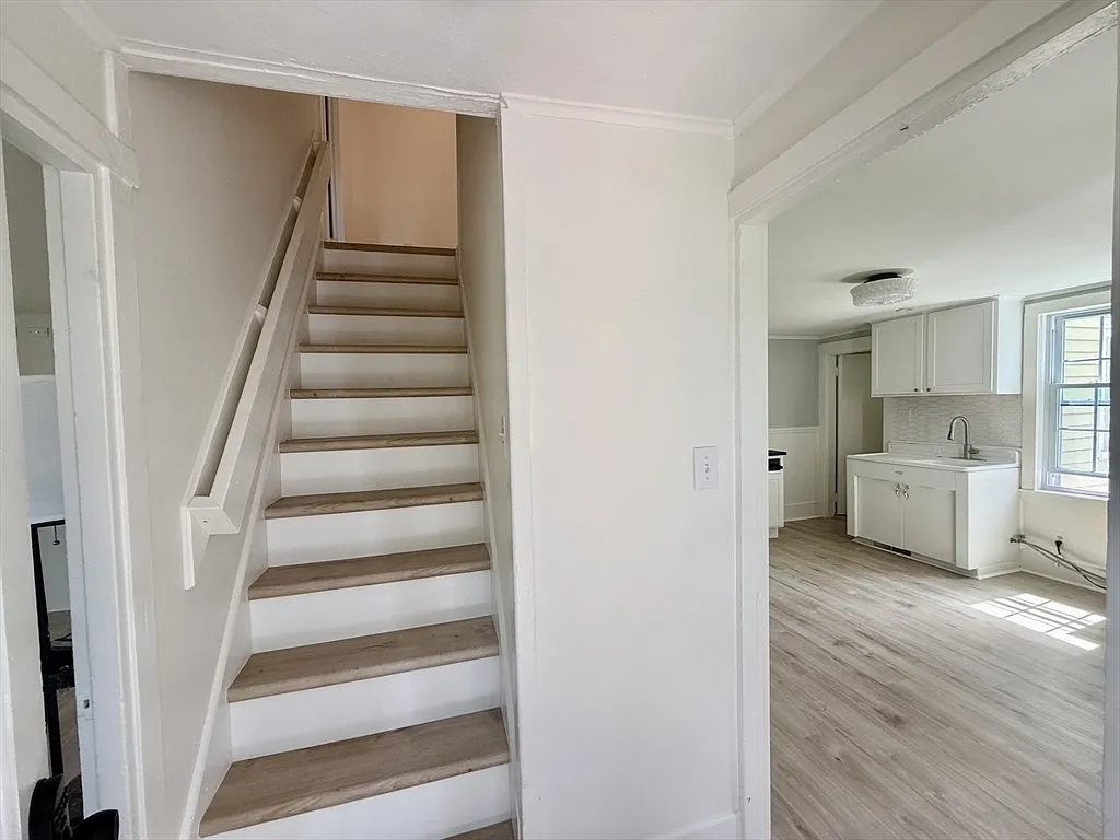 2 bed, 1.0 bath, 900 sqft, $2,700 — Photo 2