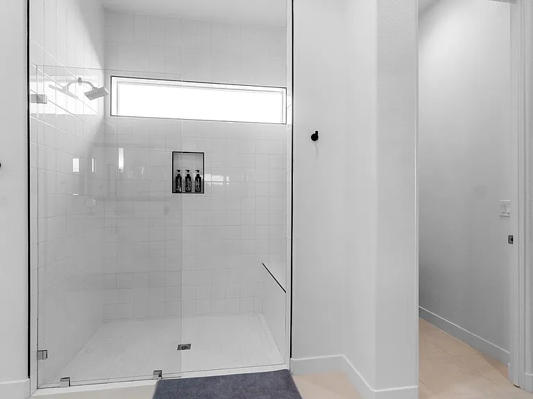 Master Suite 1 Bathroom