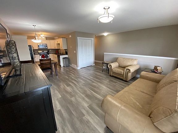 5th image of 10104 114a Ave #137