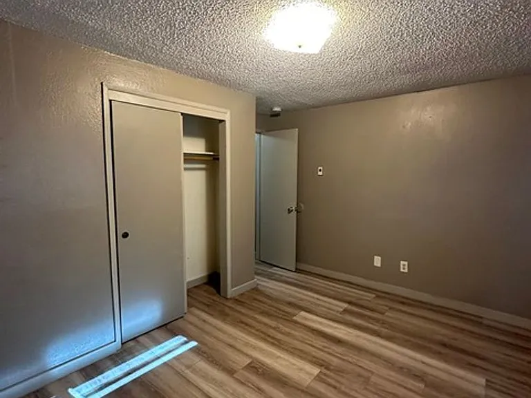 542 Riverside Dr #1 — Photo 13