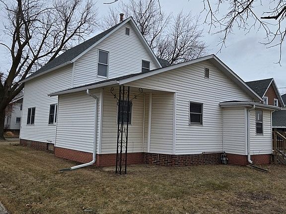 2nd image of 404 Cass St