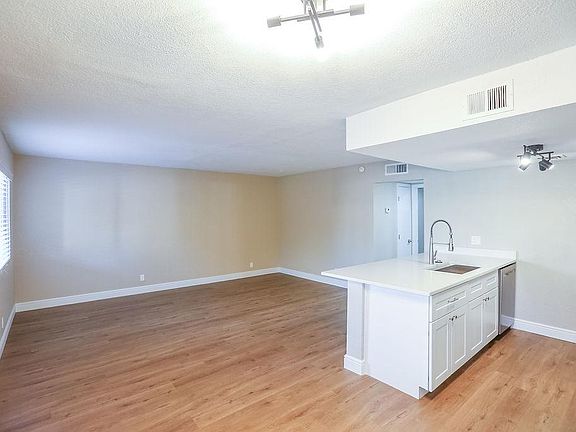 3rd image of 2228 E Campbell Ave APT 127