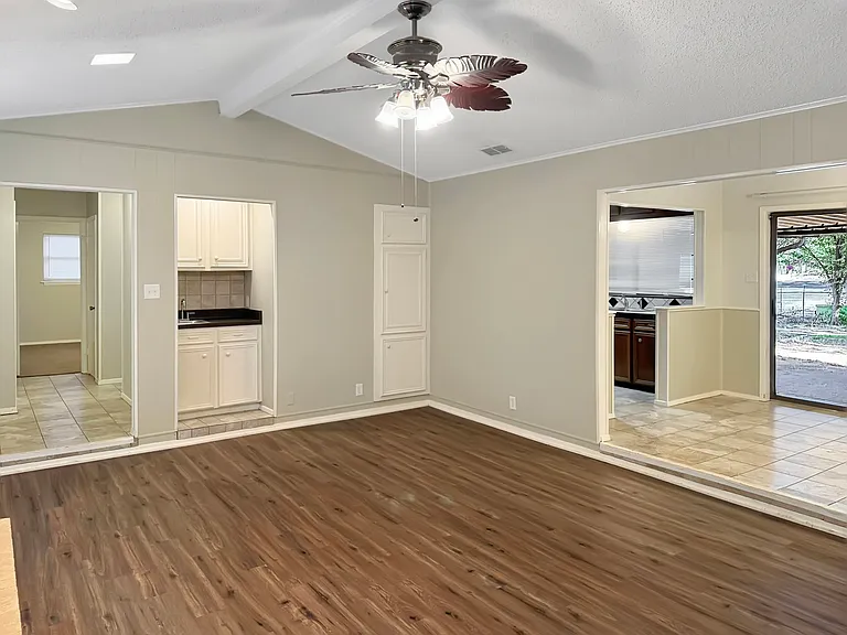 1524 Timber Creek Dr — Photo 3