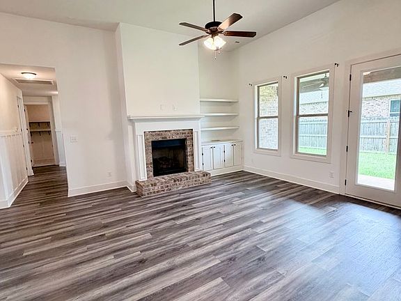 4th image of 91 Barnyard Way