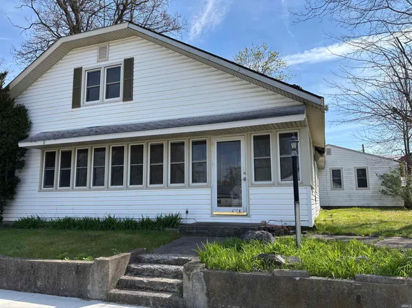 103 N Main St, Pine Village, IN 47975