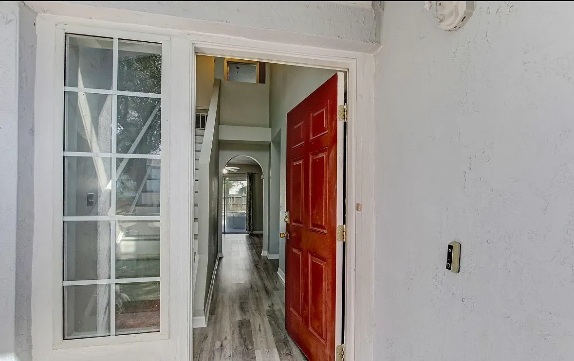 4 bed, 2.5 bath, 2216 sqft, $2,399 — Photo 3