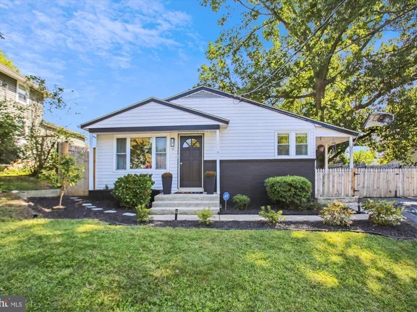 12 W I St, Brunswick, MD 21716