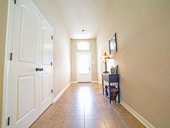 4th image of 110 Peak Valley St