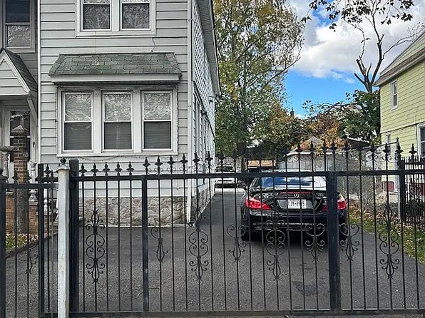 11526 Van Wyck Expy, South Ozone Park, NY 11420