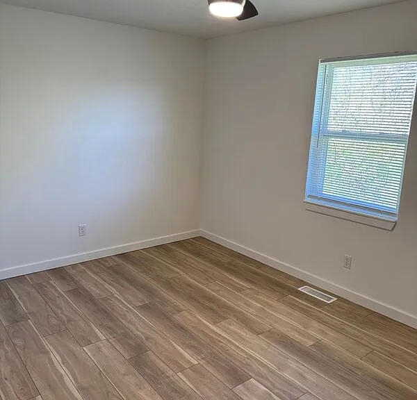 615 E Bain St — Photo 8