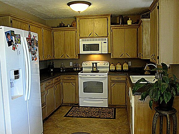 3rd image of 904 N Howard Ave