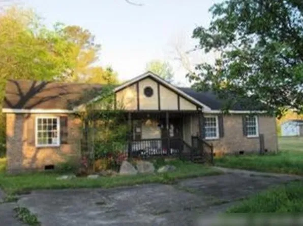 310 S Main St, Princeville, NC 27886