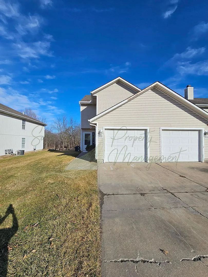 107 NE Sunshine Street — Photo 1