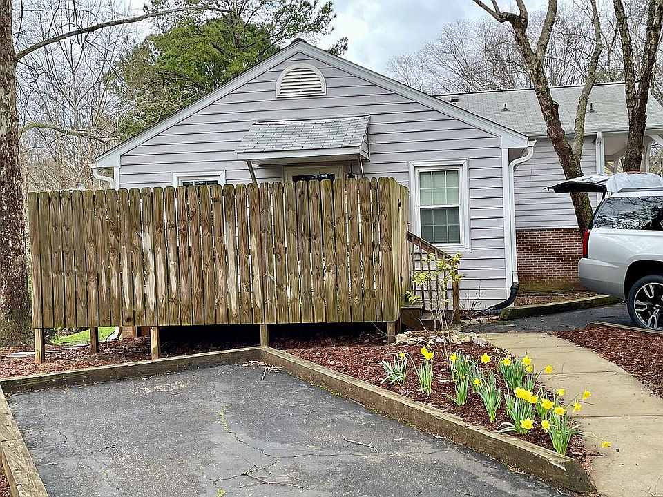 1st image of 101 Drummond Pl