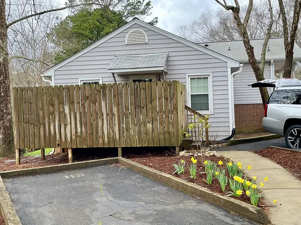 101 Drummond Pl, Cary, NC 27511