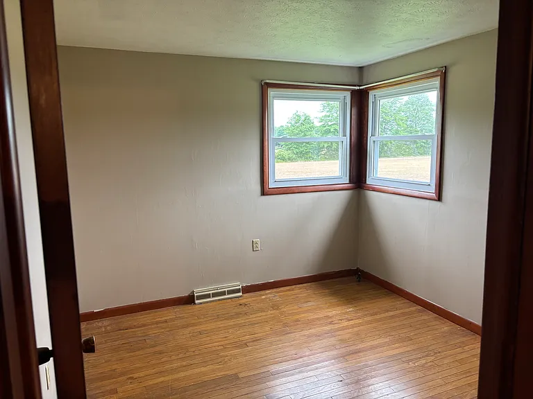 2801 Windsor Rd — Photo 8