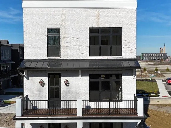 2949 Three Oaks Ln, Cincinnati, OH 45209