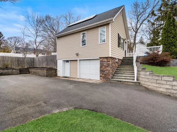 (undisclosed Address), Sound Beach, NY 11789