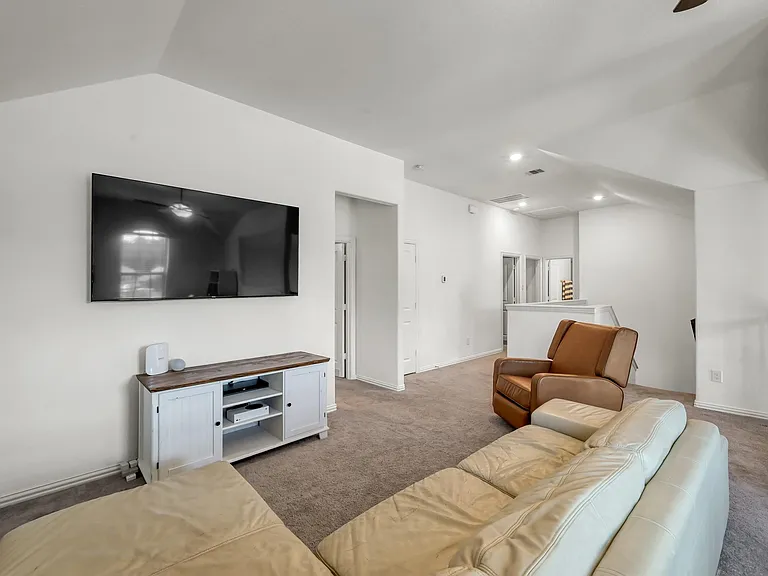 508 Loft Ct — Photo 36