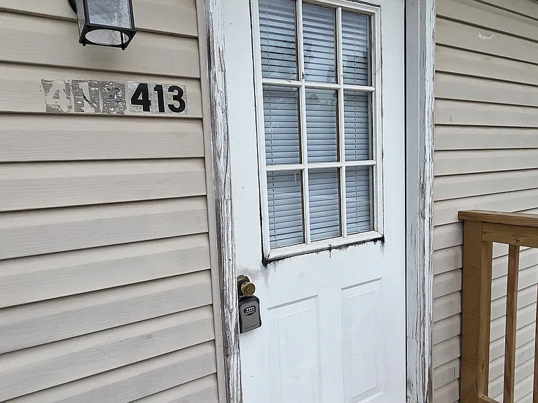 413 N Western Ave — Photo 29