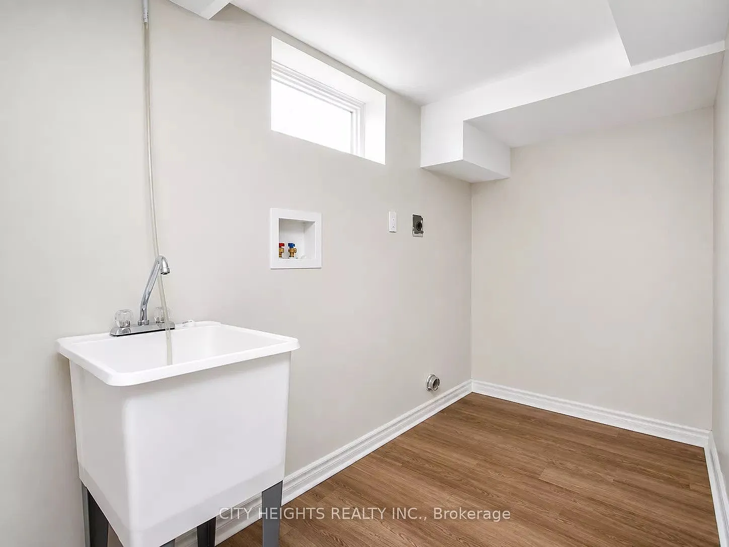 2 bed, $1,600 — Photo 2