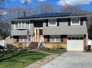 2179 Walsall St, Seaford, NY 11783