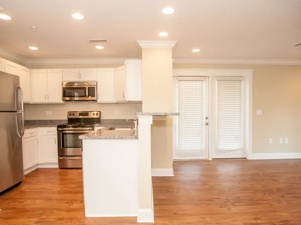 1625 Elmwood Ct Unit 201, Charlottesville, VA 22903