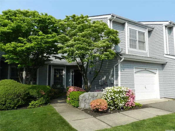 61 Lakebridge Drive #61, Kings Park, NY 11754