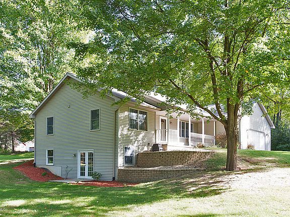3rd image of 1597 Woodlea Dr