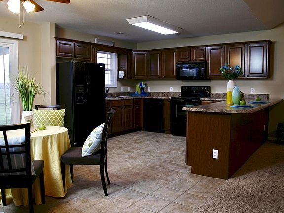 906 Mystic Dr Centralia MO Kitchen2