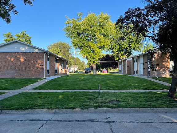 2nd image of 814 S Sycamore St #1