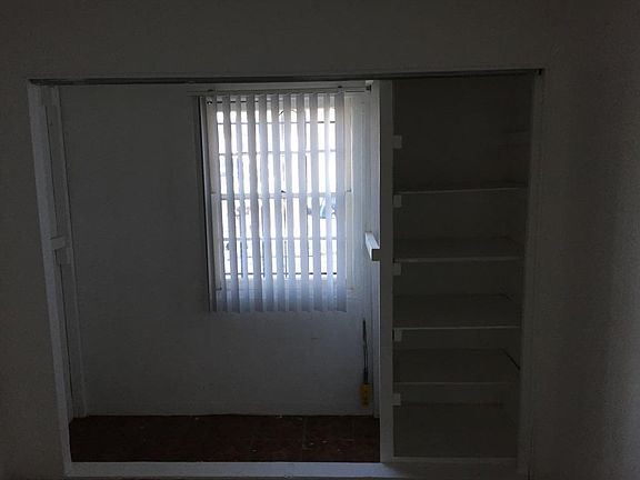 4th image of 809 Island Ct