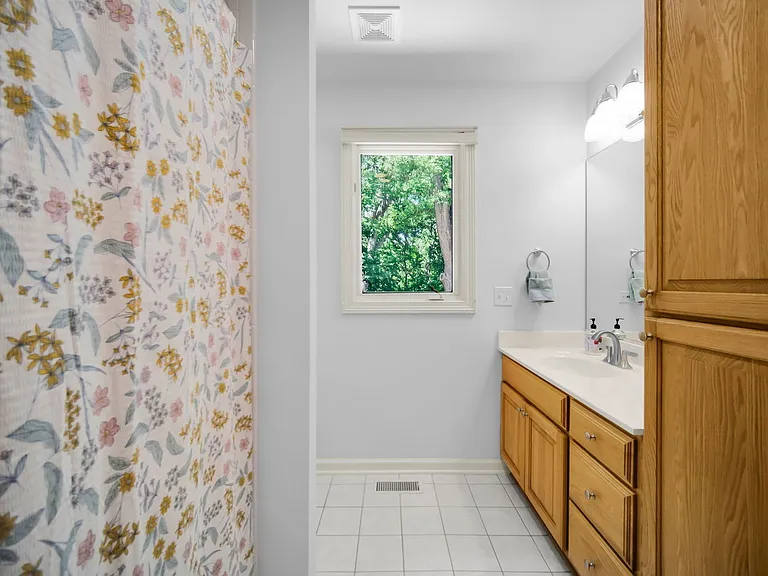 36W244 Fieldcrest Dr — Photo 34
