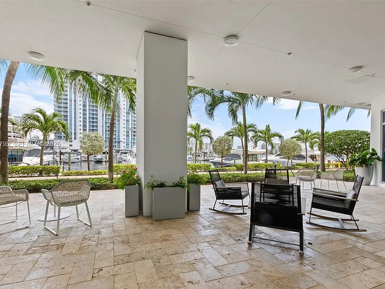 17111 Biscayne Blvd #603 — Photo 25