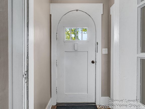 3rd image of 213 E Milham Ave