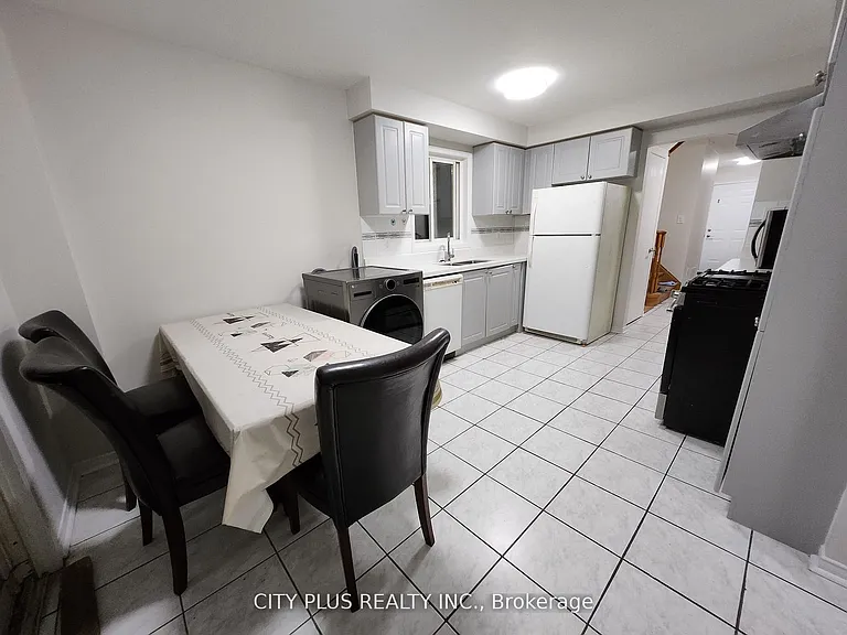 197 McLevin Ave #UPPER — Photo 2