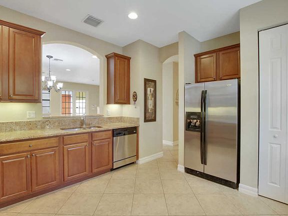 3rd image of 765 Dakota Dr