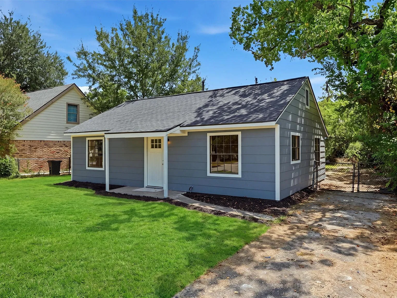 3 bed, 1.0 bath, 1044 sqft, $1,800 — Photo 3