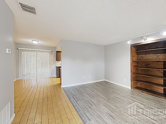 4th image of 3698 Trianon Dr