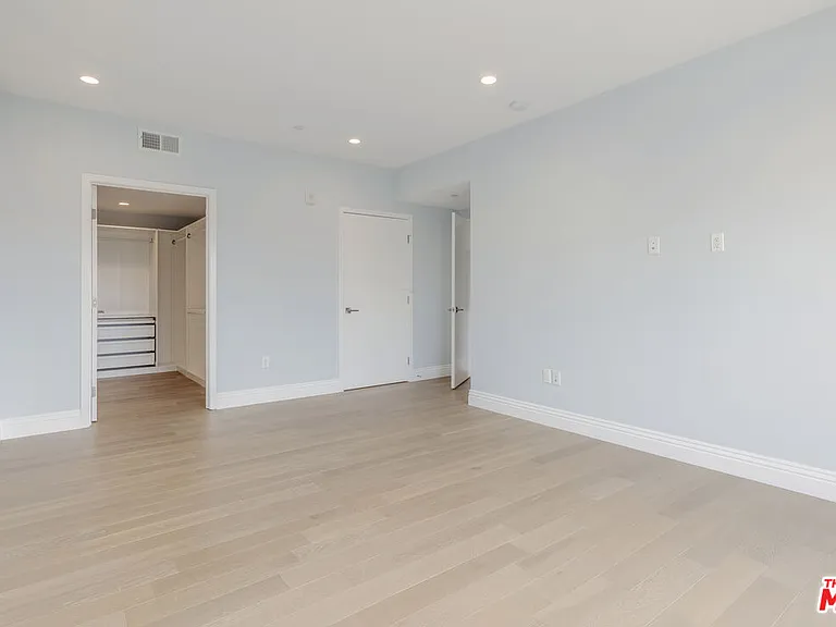 2939 W Leeward Ave #401 — Photo 5