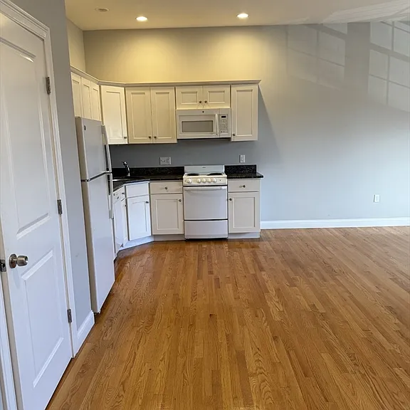 60 Pearl St #201 — Photo 2