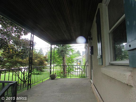 2nd image of 125 E Chatsworth Ave