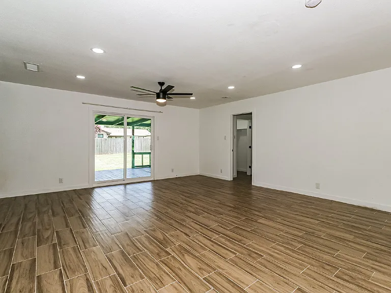 2309 Southern Oaks Dr — Photo 6