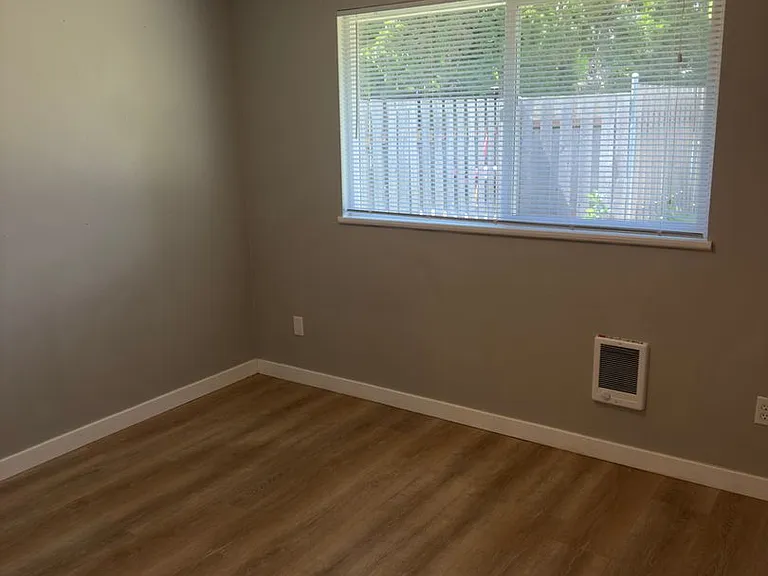 22833 SW Washington St — Photo 6