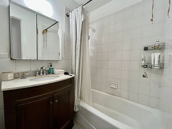 5th image of 705 9th Ave APT 5C
