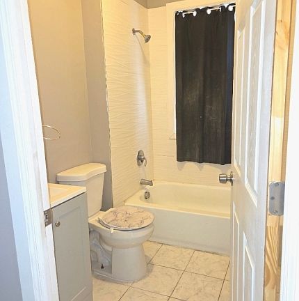3rd image of 131 N 14Th St