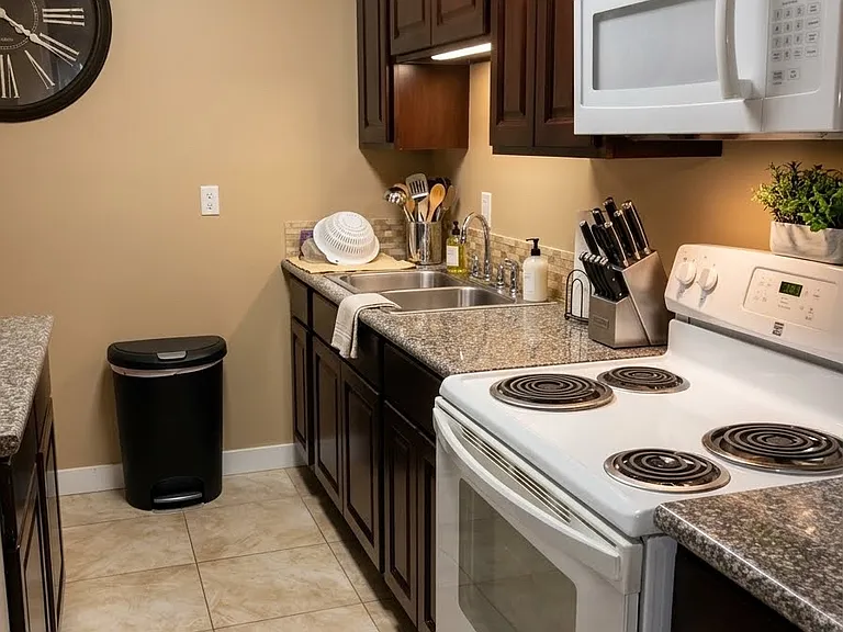 433 Pailet Ave — Photo 1