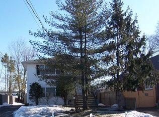 538 Oak St, Copiague, NY 11726